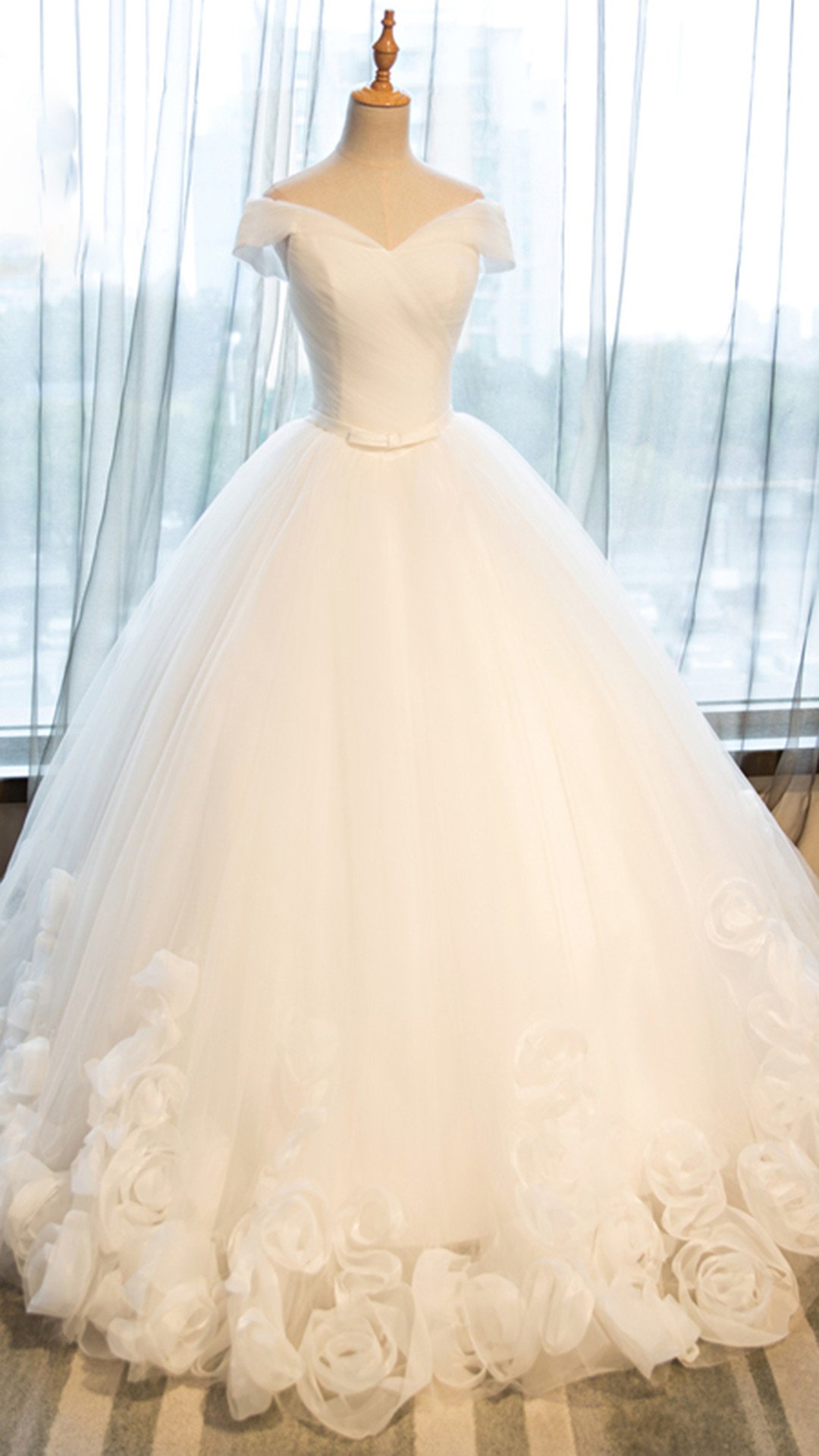 White Organza Boho Lace Wedding Dress With Sleeves