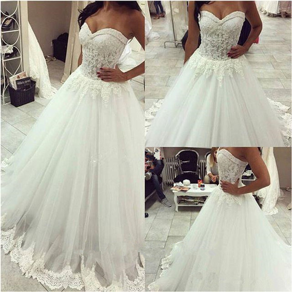 2021 Sweetheart Country Wedding Dresses Sleeveless Lace Appliques Illusion Bodice Sexy Low Back with Beaded Court Train Bridal Gowns