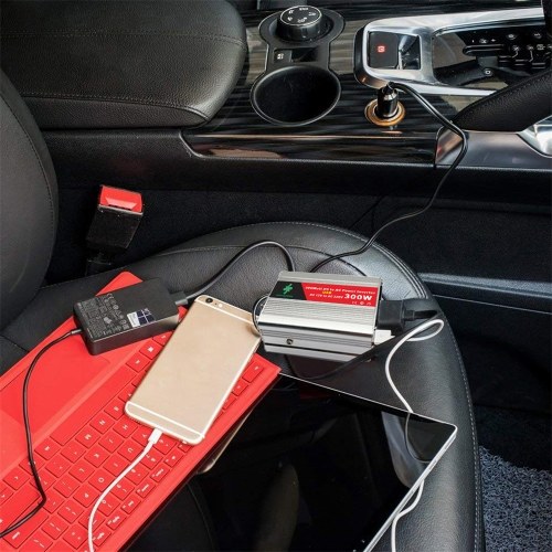 Onduleurs d'alimentation de voiture portatifs Transformateur DC12Volt à AC220V Convertisseur d'alimentation de voiture 300W Adaptateur USB Autoonduleurs